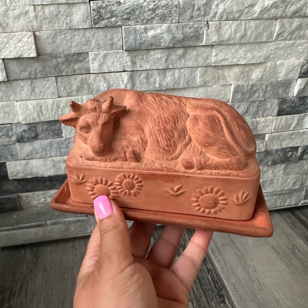 Terracotta Cow Butter Dish with Tray - Rustic Home Dining - Picture 10 of 13